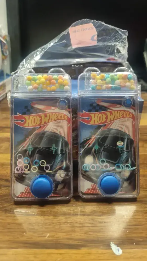 משחק מים עם סוכריות הוט ווילס (12)